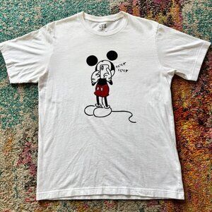 Uniqlo UT Mickey Mouse Graphic T-Shirt – White Minimal Disney Camera Tee | Disne